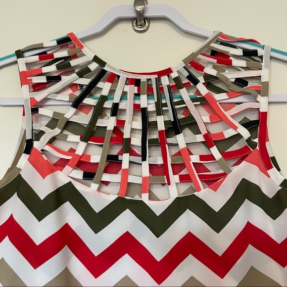7 Tops $25/ Zac& Rachel Chevron Sleeveless Blouse. Size Small - Picture 7 of 8